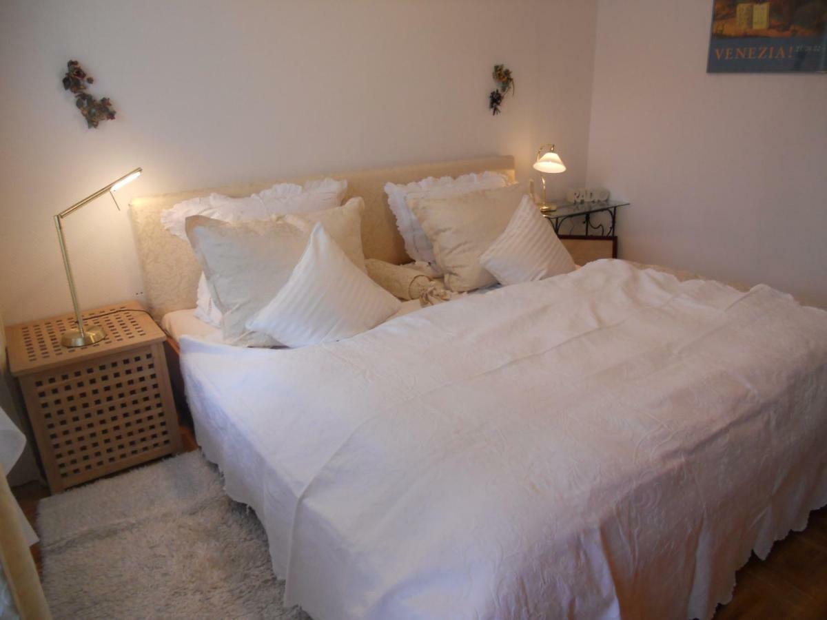 Ferienwohnung In Бонн Екстер'єр фото